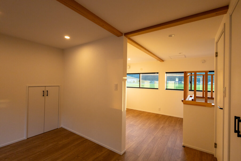 夕日を望む、平屋ライクな家