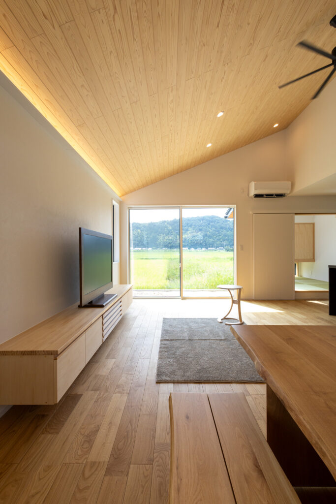 夕日を望む、平屋ライクな家