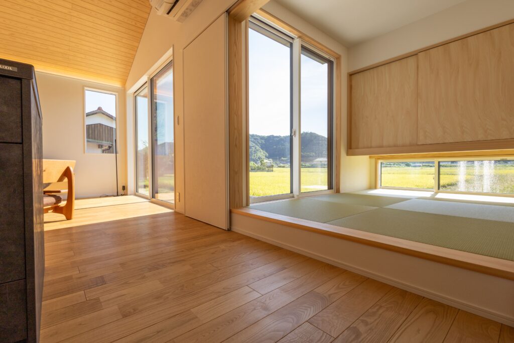 夕日を望む、平屋ライクな家